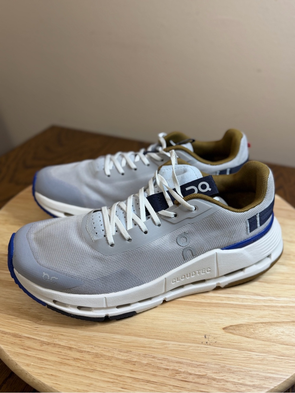 On Cloud women’s Cloudnova Form 2 Running Shoes